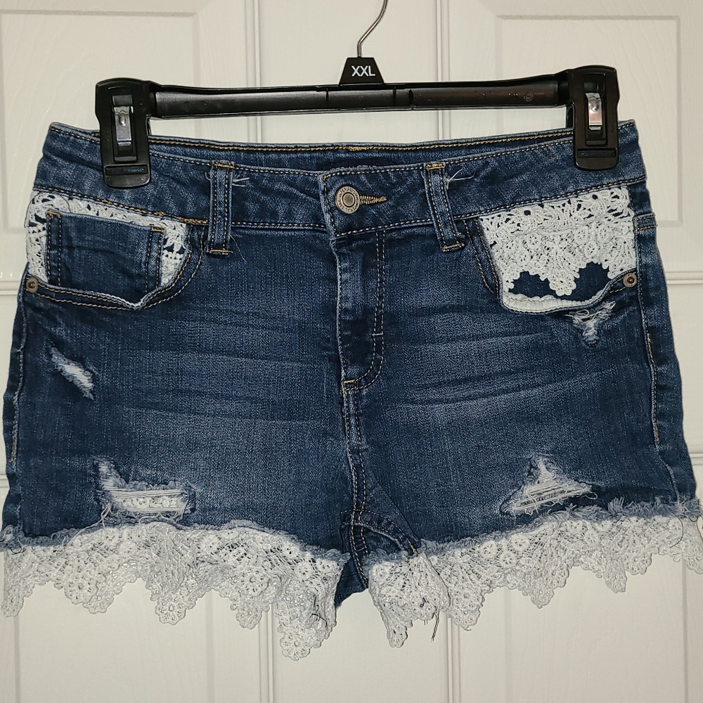 Adjustable girl jean shorts